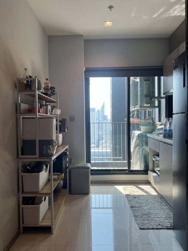 For rent, Life Asoke rama9, decorated with built-ins, the whole room is minimalist style, the storage space is perfect, don't wait.