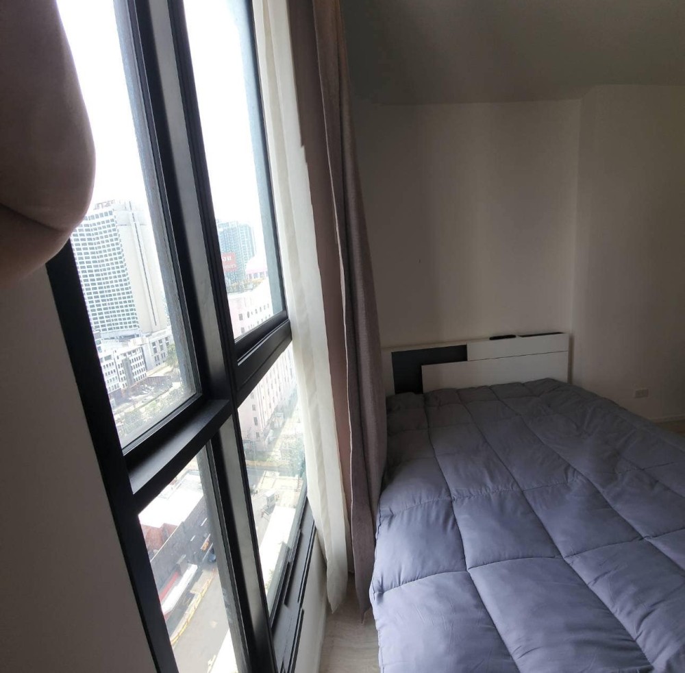 For rent, Quinn Condo Ratchada 17, fully furnished, spacious room, large balcony, large kitchen, buy now.