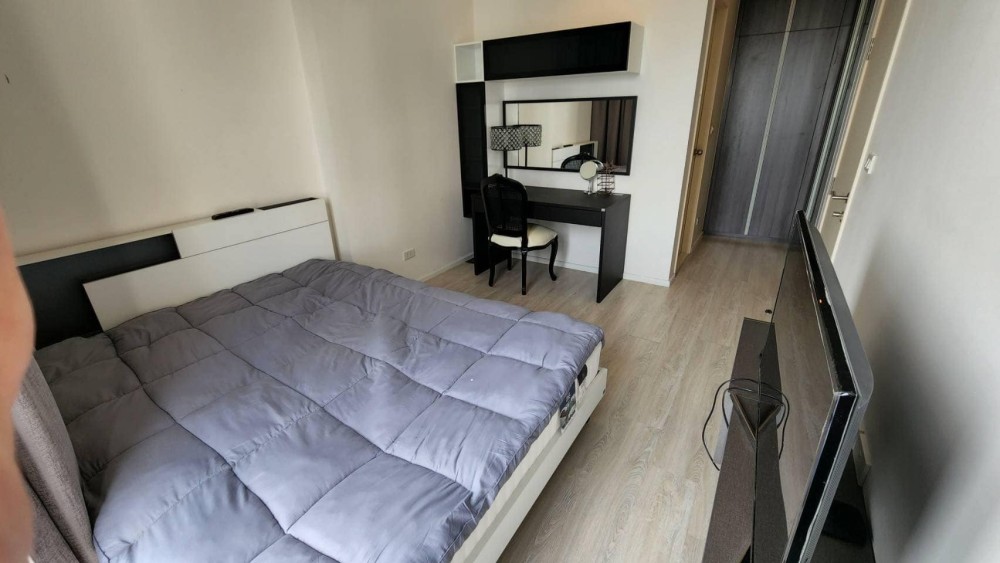 For rent, Quinn Condo Ratchada 17, fully furnished, spacious room, large balcony, large kitchen, buy now.