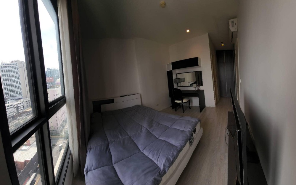 For rent, Quinn Condo Ratchada 17, fully furnished, spacious room, large balcony, large kitchen, buy now.