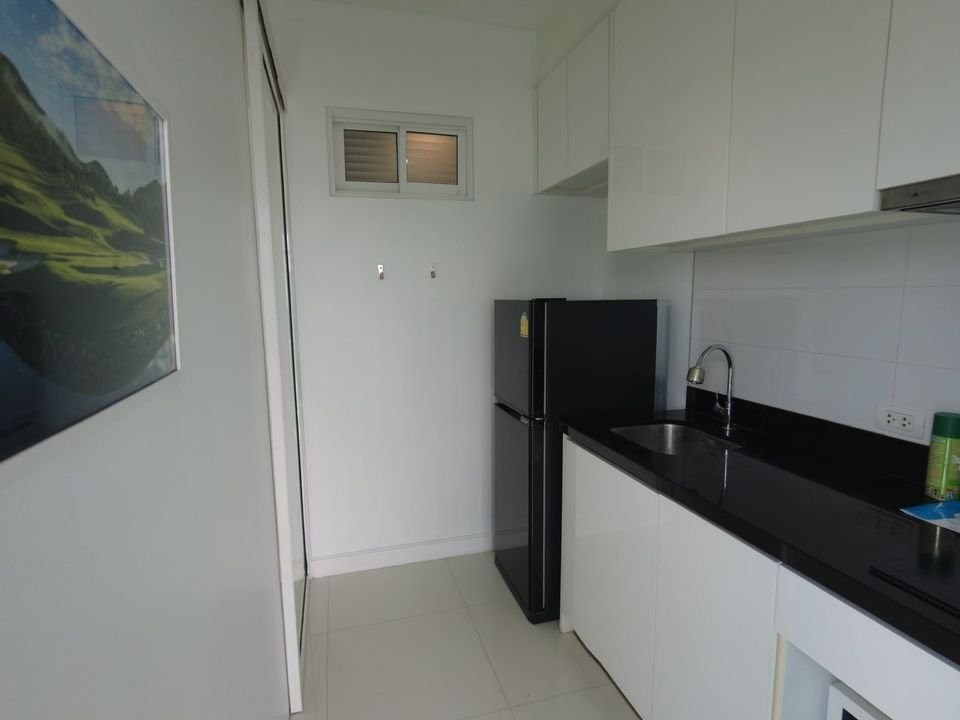 For rent, The Bloom Sukhumvit 71, spacious room, soft sofa, comfortable sitting. Comes with a big screen TV, watching movies to your heart's content H