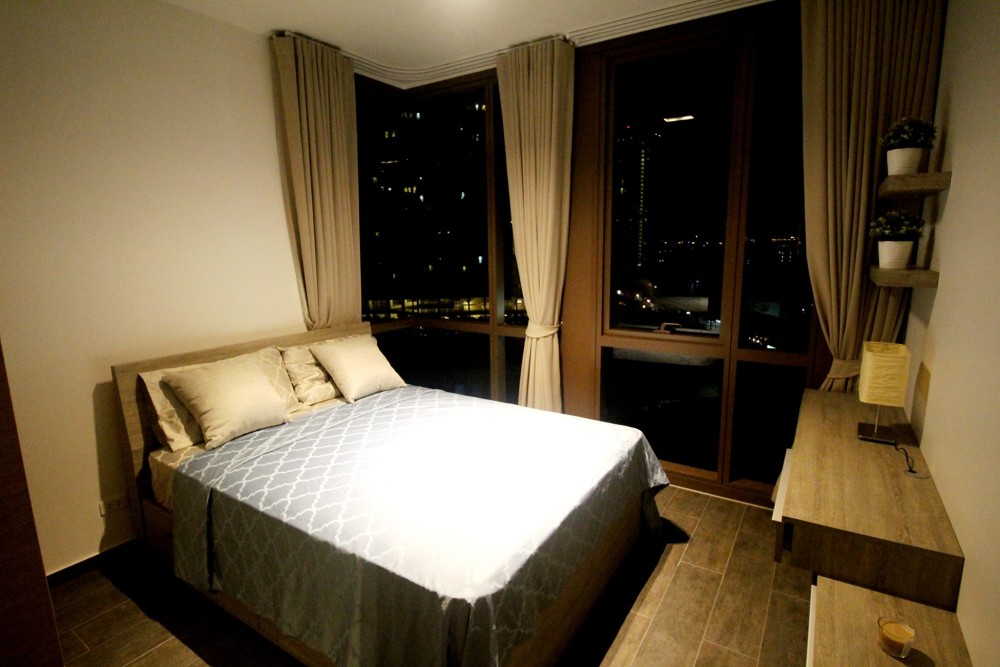 For rent, The Loft Ekamai, 2 Bedrooms 1Bathroom, fully furnished, wide balcony, facing south, good wind, book now.