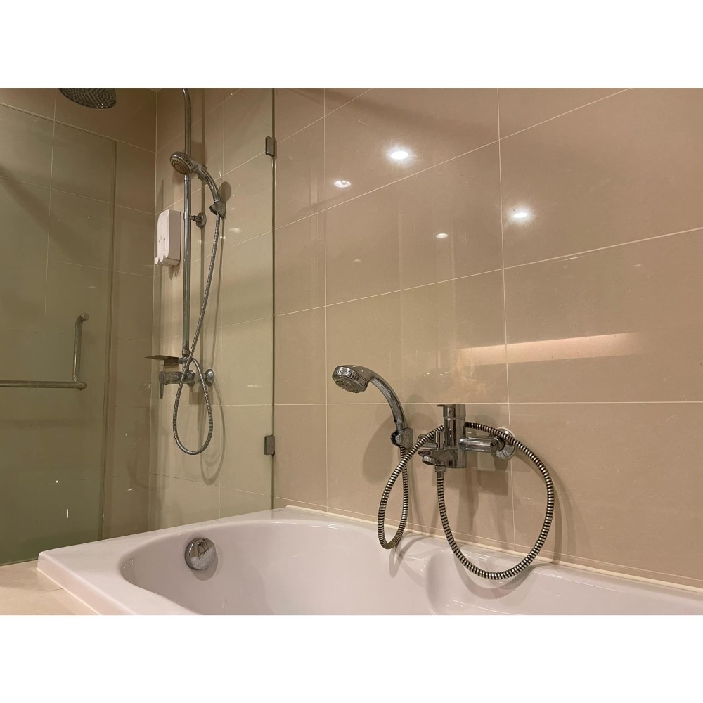 Condo for rent, 15 Sukhumvit Residences, fully furnished, ready to move in, complete central area, urgent!!