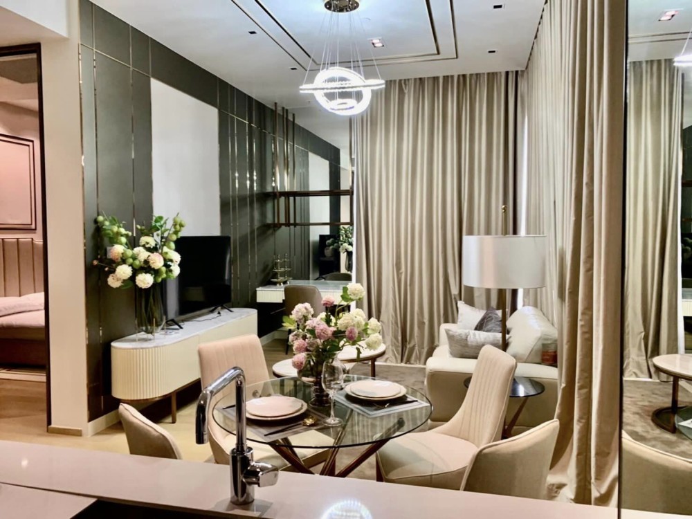 Condo for rent, 28 Chidlom, 2 bedrooms, 2 bathrooms, high floor, beautiful room, fully furnished, hurry up and book now, don't miss it.