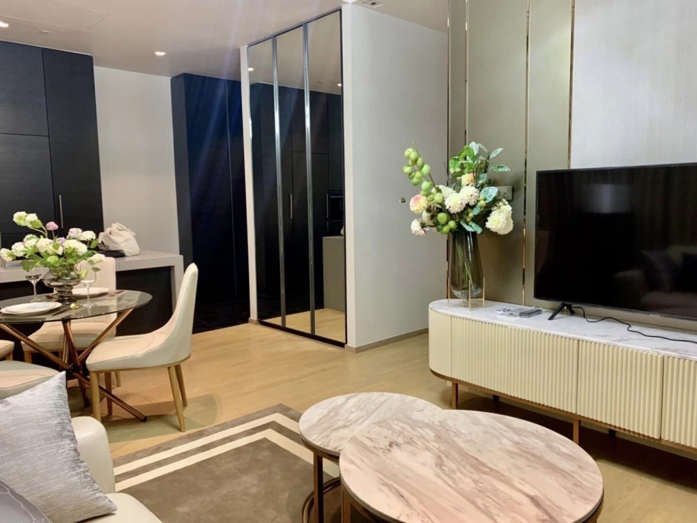Condo for rent, 28 Chidlom, 2 bedrooms, 2 bathrooms, high floor, beautiful room, fully furnished, hurry up and book now, don't miss it.