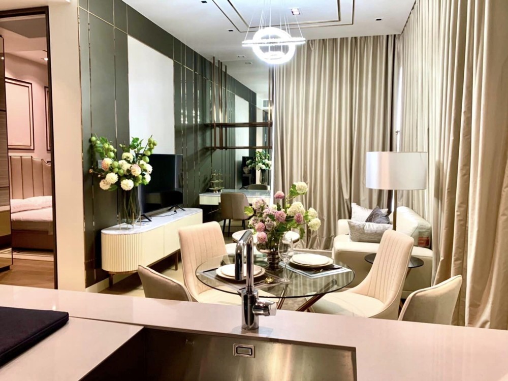 Condo for rent, 28 Chidlom, 2 bedrooms, 2 bathrooms, high floor, beautiful room, fully furnished, hurry up and book now, don't miss it.