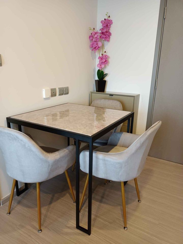 Condo for rent, Life Asoke Hype, high floor, stunning city view, STUDIO room, fully furnished. Hurry up to reserve now.
