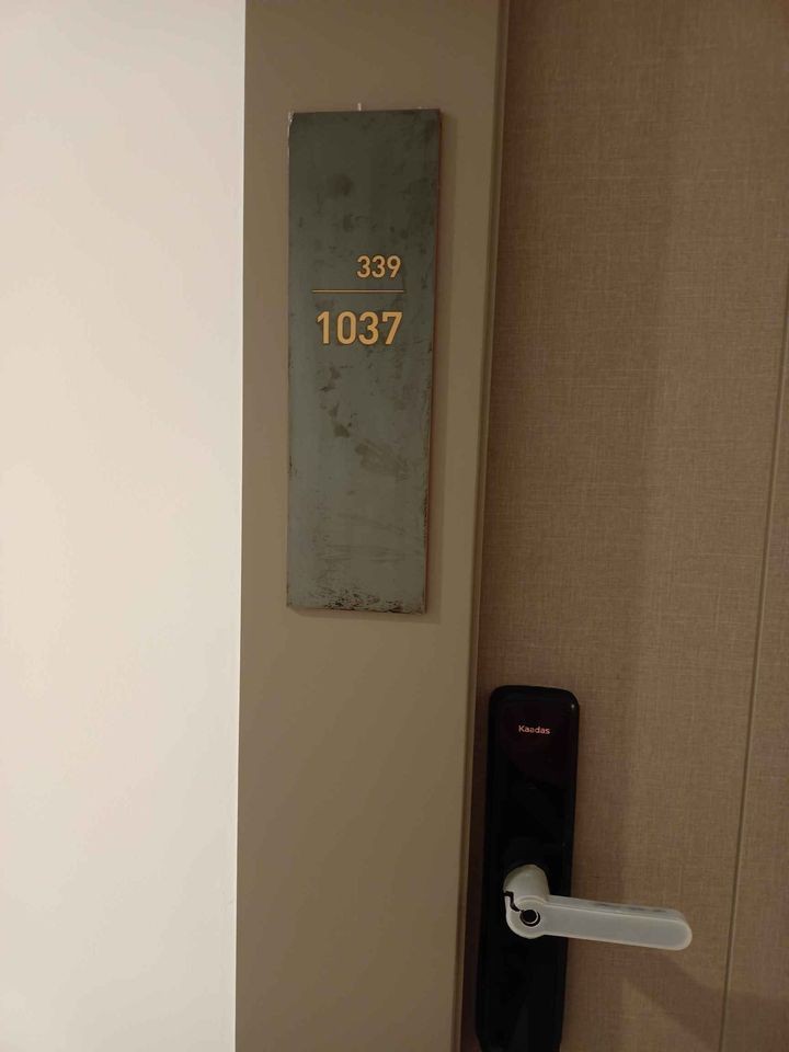 Condo for rent, Life Asoke Hype, high floor, stunning city view, STUDIO room, fully furnished. Hurry up to reserve now.