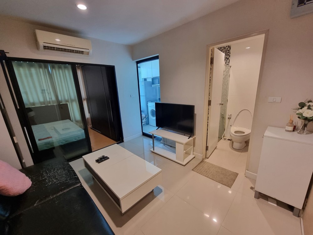 Condo for rent, Metro Sky ratchada, 8th floor, city view, complete with appliances, big screen TV, book now.