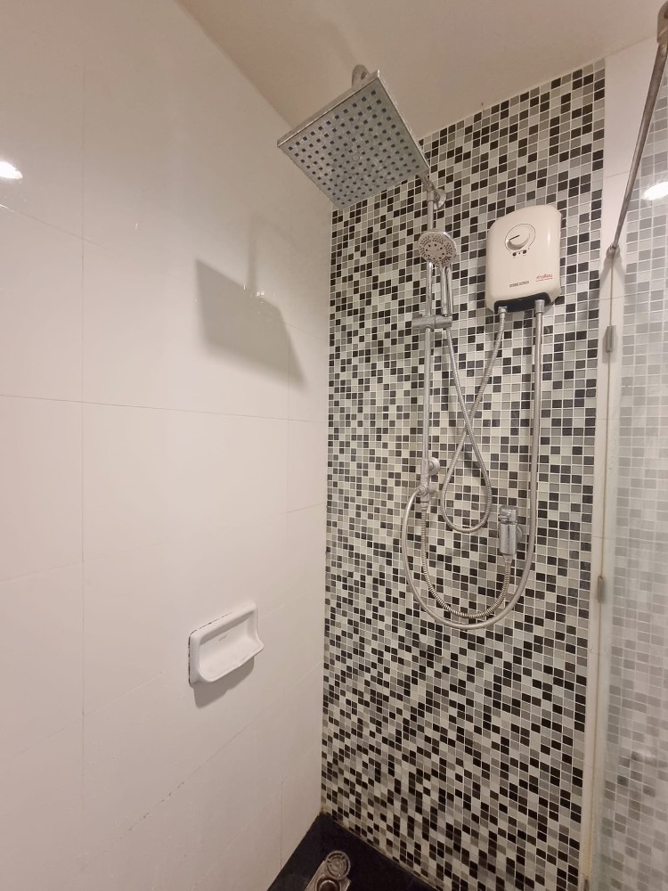 Condo for rent, Metro Sky ratchada, 8th floor, city view, complete with appliances, big screen TV, book now.