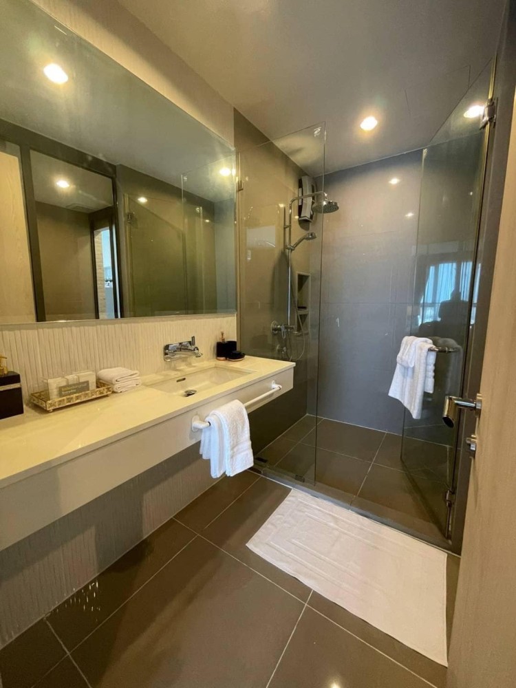 Condo for rent, Rhythm Sukhumvit 42, nice room, decorated in modern style, unblocked view, book now before you miss it.