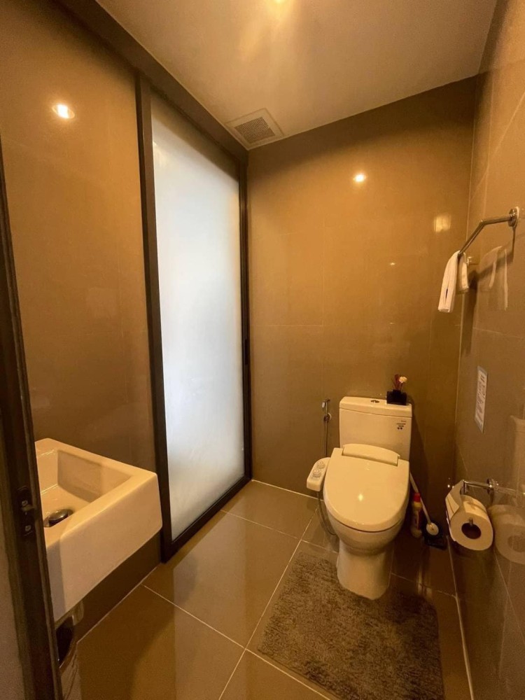 Condo for rent, Rhythm Sukhumvit 42, nice room, decorated in modern style, unblocked view, book now before you miss it.