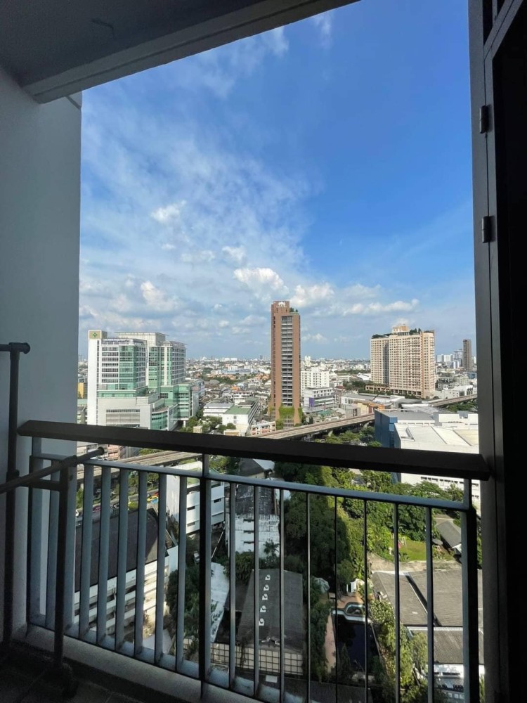 Condo for rent, Rhythm Sukhumvit 42, nice room, decorated in modern style, unblocked view, book now before you miss it.