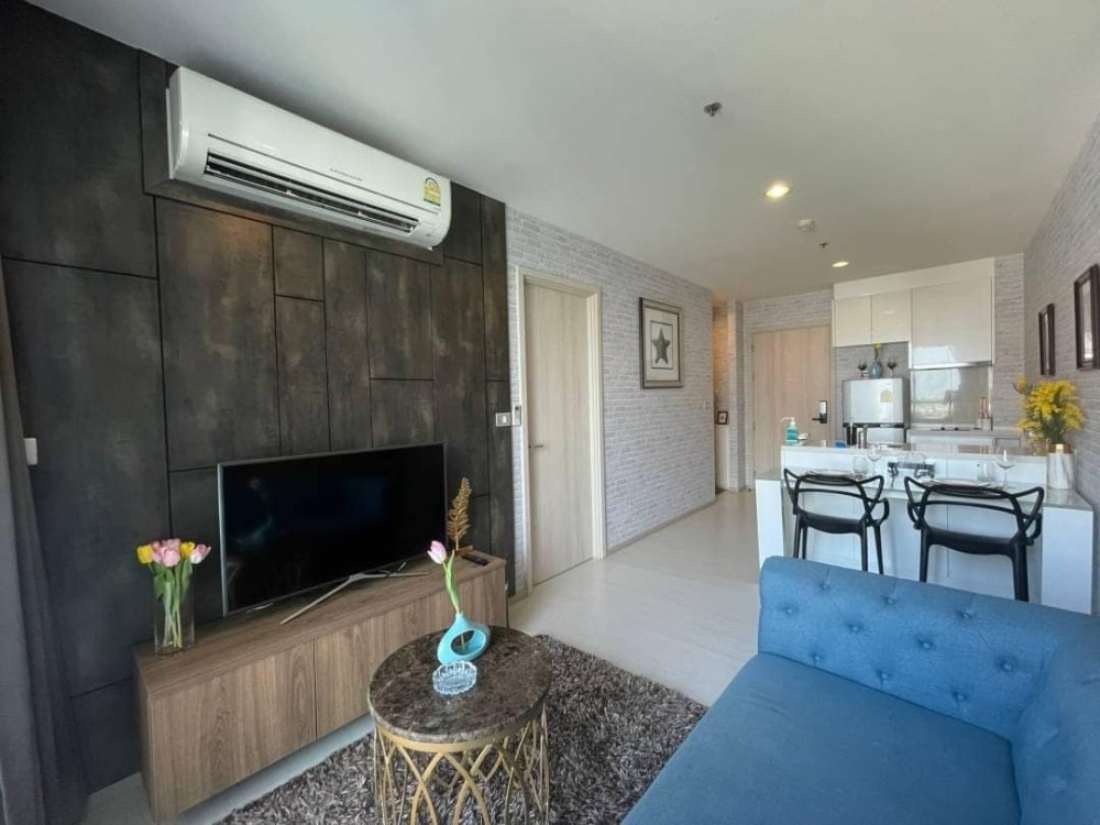 Condo for rent, Rhythm Sukhumvit 42, nice room, decorated in modern style, unblocked view, book now before you miss it.