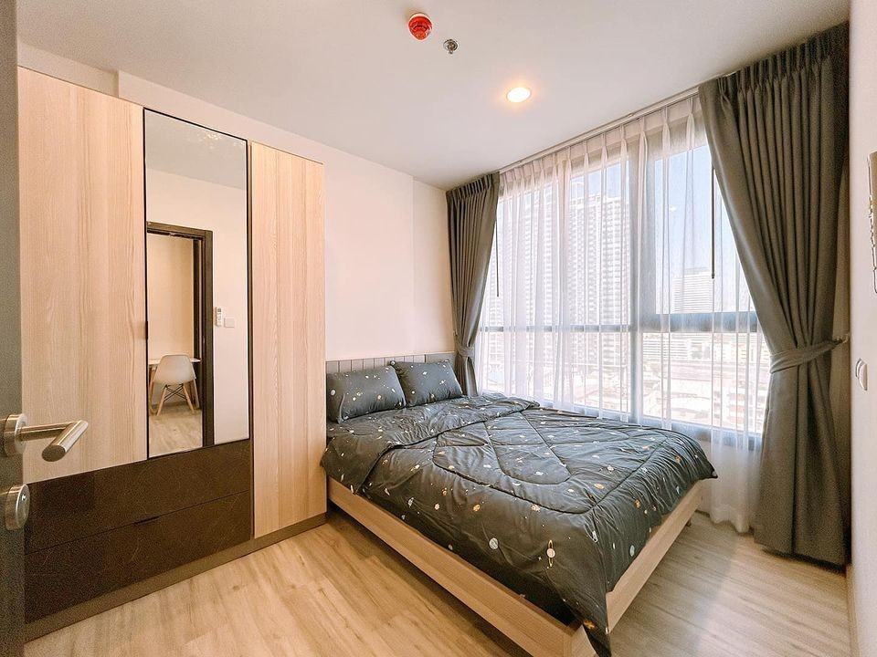 Condo for rent, XT Huai Khwang, 1 bedroom, 1 bathroom, fully furnished. Comes with a closed kitchen, don't miss it.