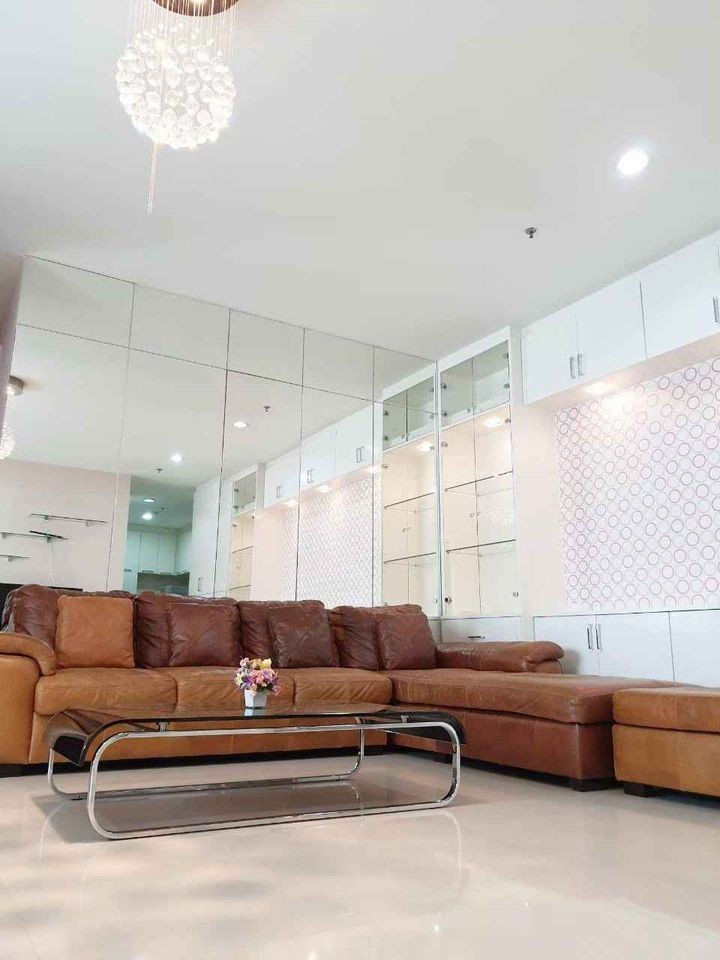 Condo for rent, Baan Klang Krung, Siam-Pathumwan, fully built-in Big leather sofa Good like this, book now.