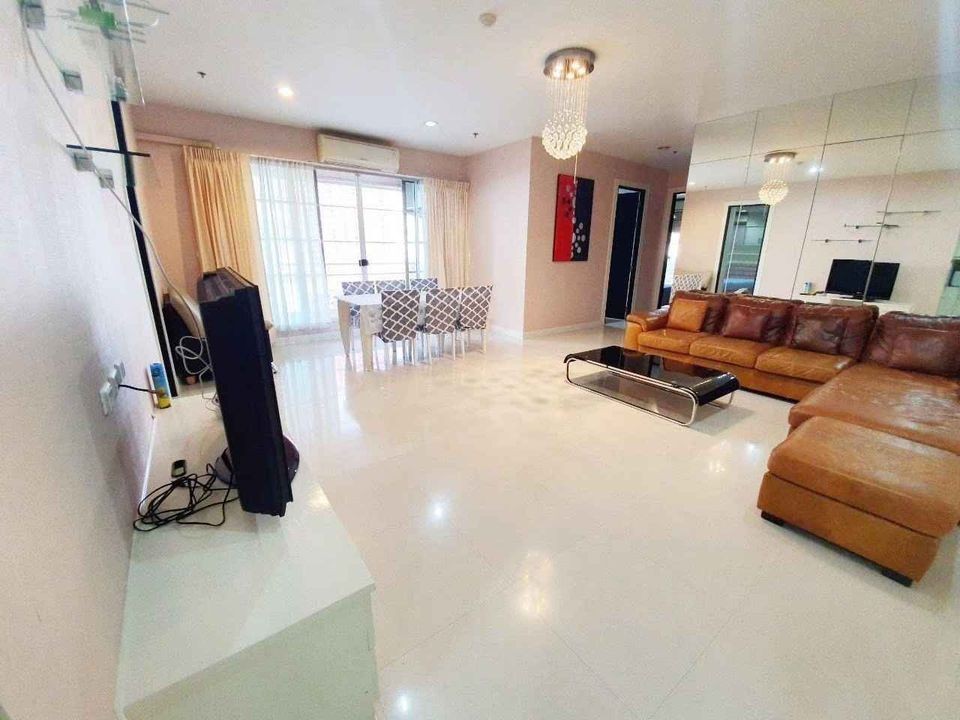 Condo for rent, Baan Klang Krung, Siam-Pathumwan, fully built-in Big leather sofa Good like this, book now.