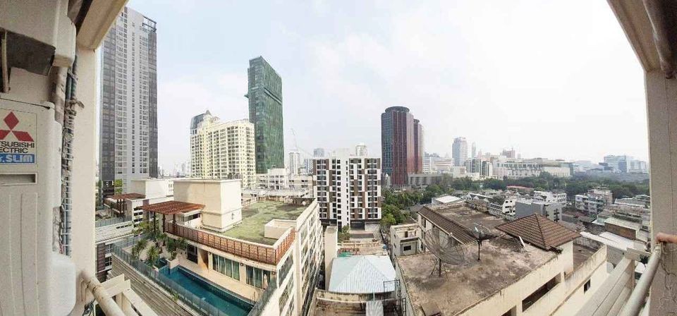 Condo for rent, Baan Klang Krung, Siam-Pathumwan, fully built-in Big leather sofa Good like this, book now.