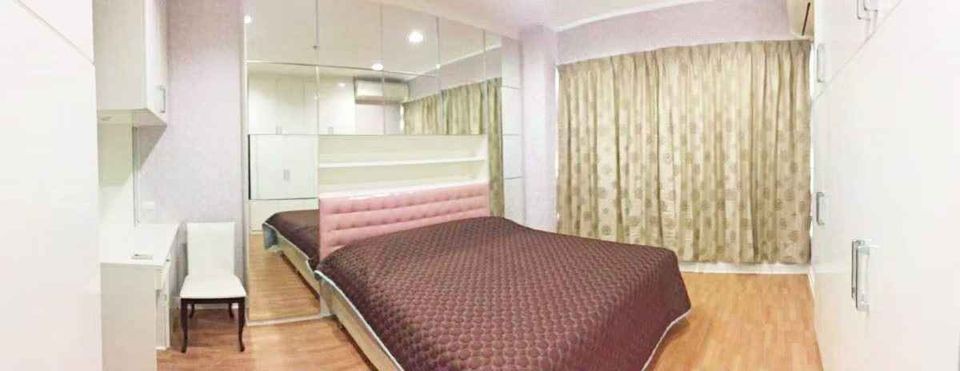Condo for rent, Baan Klang Krung, Siam-Pathumwan, fully built-in Big leather sofa Good like this, book now.