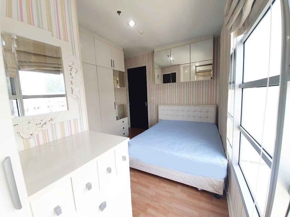 Condo for rent, Baan Klang Krung, Siam-Pathumwan, fully built-in Big leather sofa Good like this, book now.