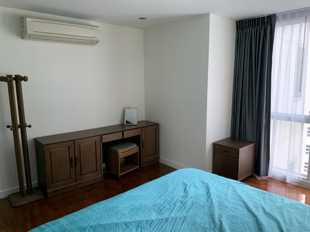 Condo for rent, Baan Siri Silom, fully furnished, ready to move in. You can't miss it!!