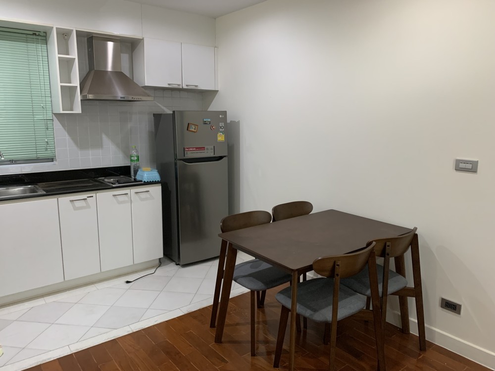 Condo for rent, Baan Siri Silom, fully furnished, ready to move in. You can't miss it!!