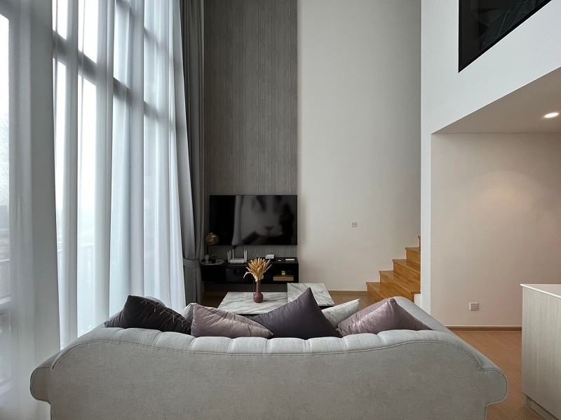 Condo for rent, Maru Ekkamai 2, beautiful room, high floor, good view, near the train, convenient transportation, ready to move in, book now!