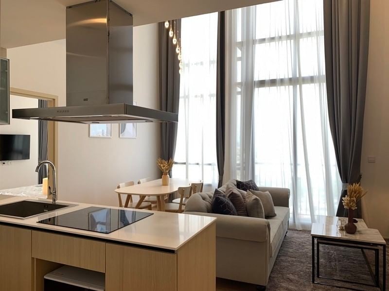 Condo for rent, Maru Ekkamai 2, beautiful room, high floor, good view, near the train, convenient transportation, ready to move in, book now!