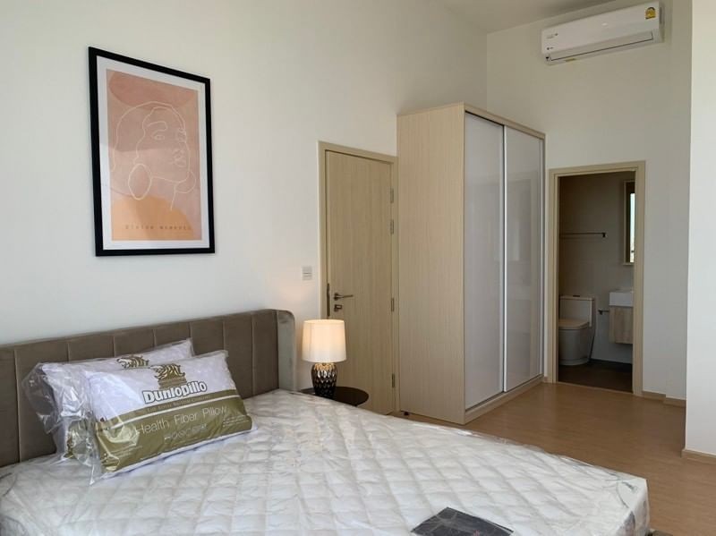 Condo for rent, Maru Ekkamai 2, beautiful room, high floor, good view, near the train, convenient transportation, ready to move in, book now!
