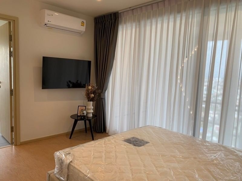 Condo for rent, Maru Ekkamai 2, beautiful room, high floor, good view, near the train, convenient transportation, ready to move in, book now!