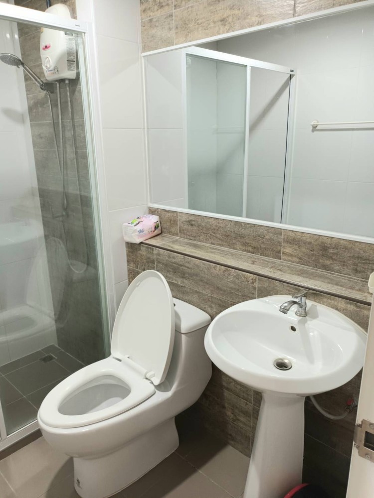 Condo for rent, Regent Orchid, Talat Phlu, corner room, good view, with windows on 2 sides, near the train station, convenient to travel