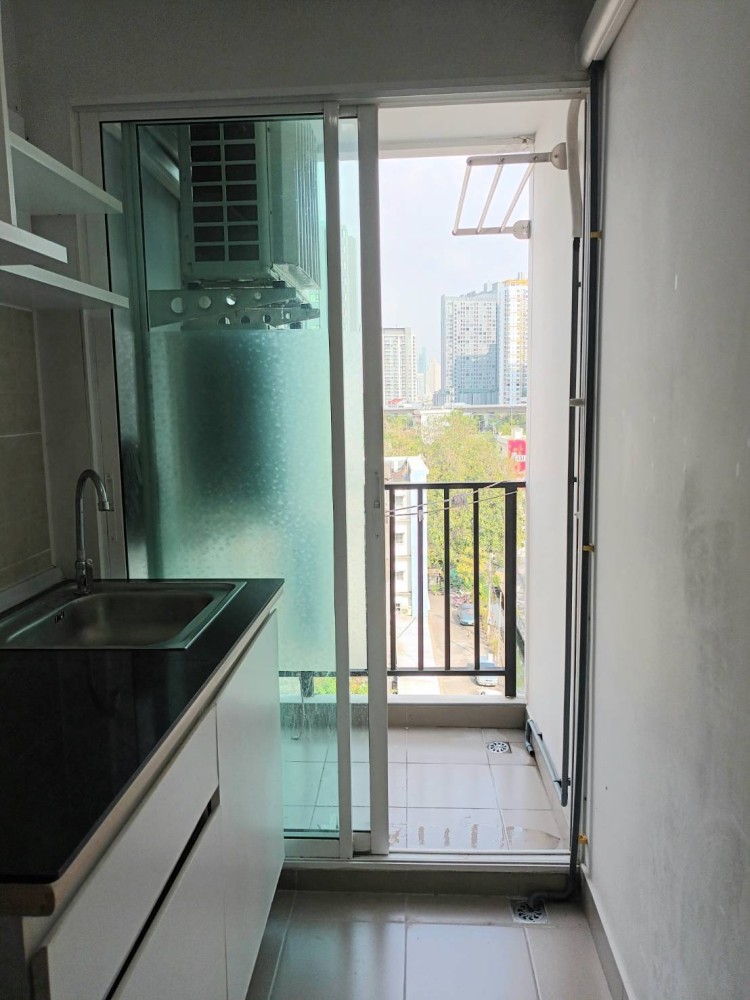 Condo for rent, Regent Orchid, Talat Phlu, corner room, good view, with windows on 2 sides, near the train station, convenient to travel