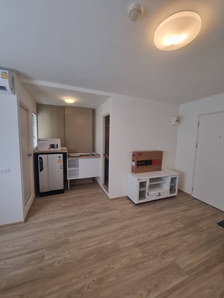 Condo for rent, Lumpini Township Rangsit Klong 1, large room, fully furnished, good location, don't miss it, book now.