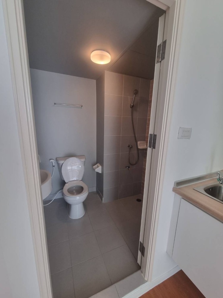 Condo for rent, Lumpini Township Rangsit Klong 1, fully furnished. The room is ready, don't miss it, hurry up!!