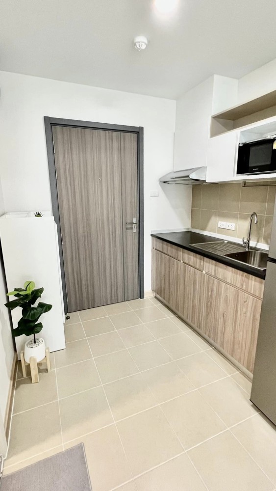 Condo for rent Supalai Loft Prajadhipok-Wongwian Yai Minimal style room, clean, high floor, very inviting, book now.