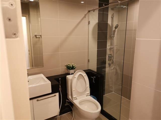 Condo for rent, Supalai Light Sathorn-Charoenrat, south side, overlooking the Rama 9 suspension bridge, separating the room