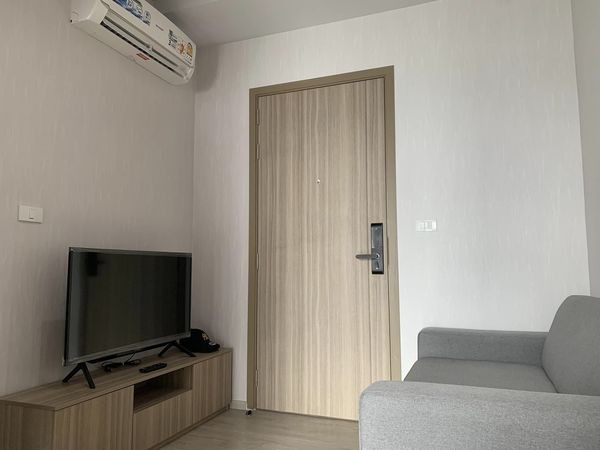 Condo for rent, Altitude Unicorn Sathorn - Thapra, high floor, beautiful view, well fitted with wallpaper and curtains.