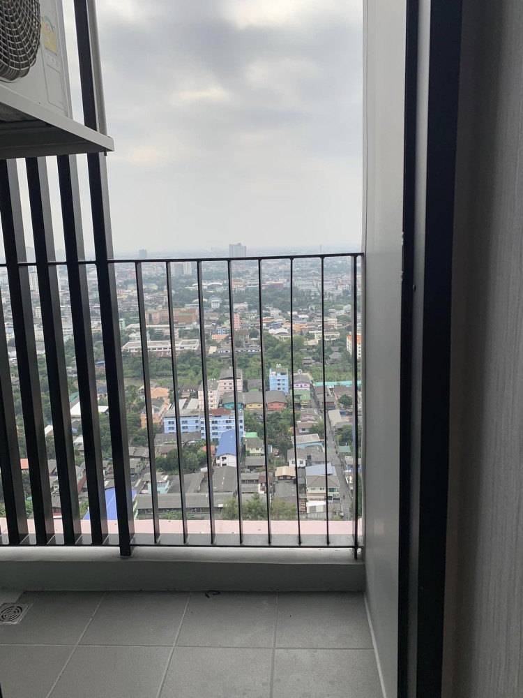 Condo for rent, Altitude Unicorn Sathorn - Thapra, high floor, beautiful view, well fitted with wallpaper and curtains.
