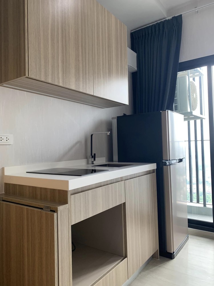 Condo for rent, Altitude Unicorn Sathorn - Thapra, high floor, beautiful view, well fitted with wallpaper and curtains.