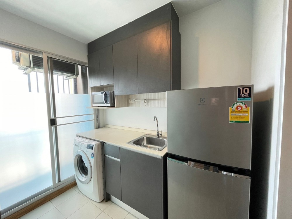 Condo for rent, Hallmark Chaengwattana, corner room, city view, fully furnished, hurry to book, don't wait.
