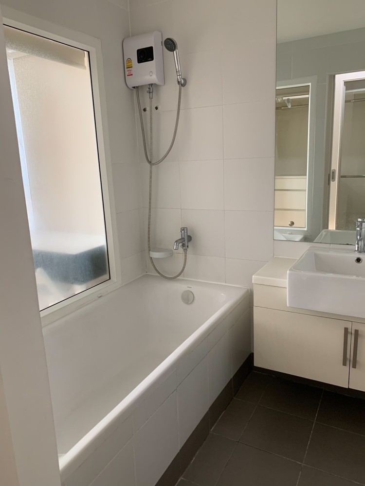 Condo for rent, The Seed Mingle Sathorn-Suanplu, beautiful room, high floor, good view, good location, near BTS, ready to move in, book now.