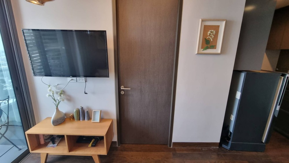 Condo for rent, The Lumpini 24, fully furnished room, high floor, beautiful view, ready to move in, complete with central facilities