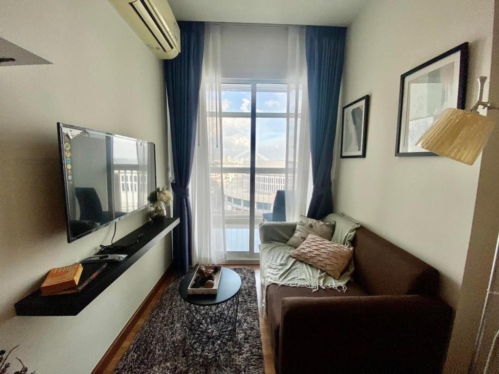 Condo for rent, The Coast Bangkok, Sukhumvit-Bangna, high floor, beautiful view, master bedroom, wide living space.