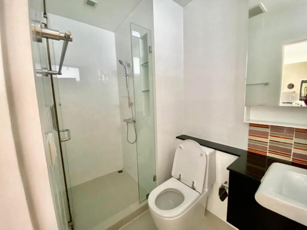 Condo for rent, The Coast Bangkok, Sukhumvit-Bangna, high floor, beautiful view, master bedroom, wide living space.