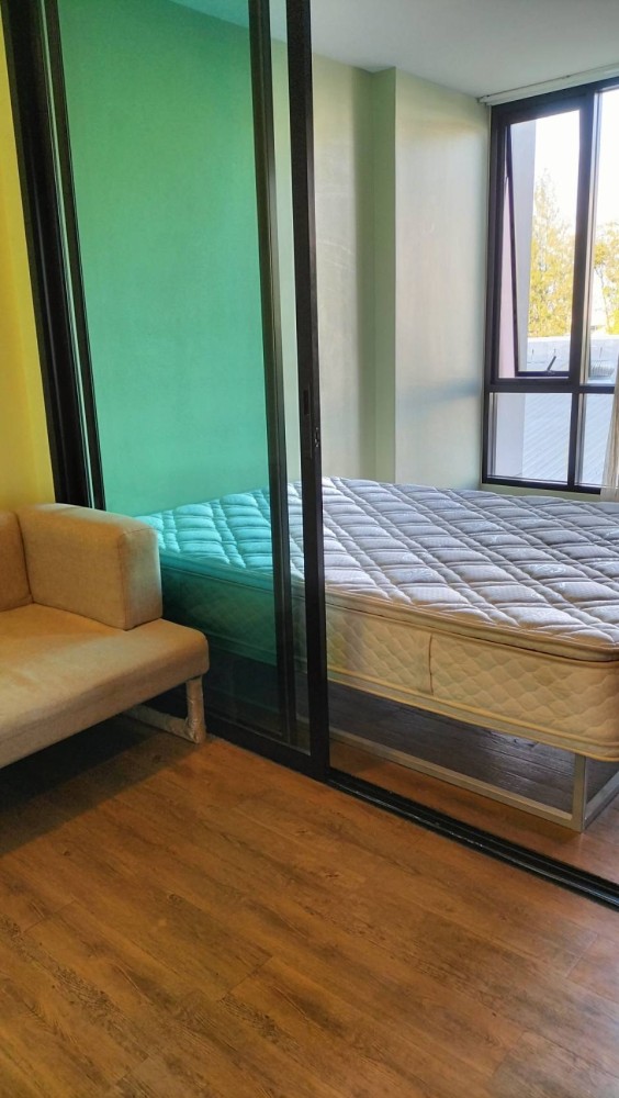 Condo for rent, Esta Bliss, ready to move in fully furnished The room has a sound system built into the wall.