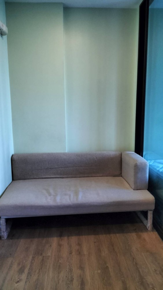 Condo for rent, Esta Bliss, ready to move in fully furnished The room has a sound system built into the wall.
