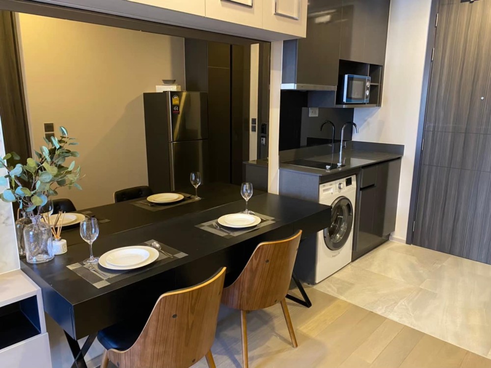 Ashton Asoke condo for rent, east, good view, facing Asoke Road, good wind, balcony with sliding glass