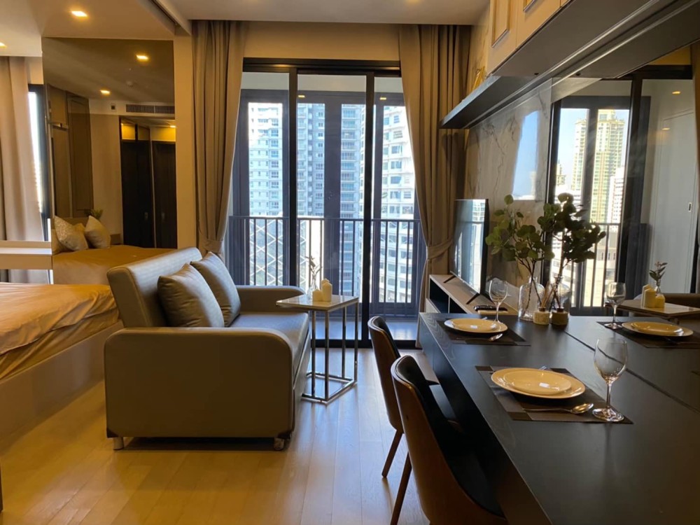Ashton Asoke condo for rent, east, good view, facing Asoke Road, good wind, balcony with sliding glass