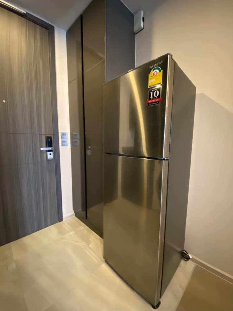 Ashton Asoke condo for rent, east, good view, facing Asoke Road, good wind, balcony with sliding glass