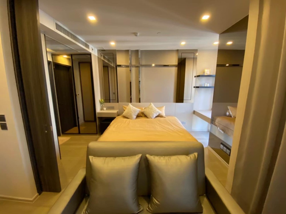 Ashton Asoke condo for rent, east, good view, facing Asoke Road, good wind, balcony with sliding glass
